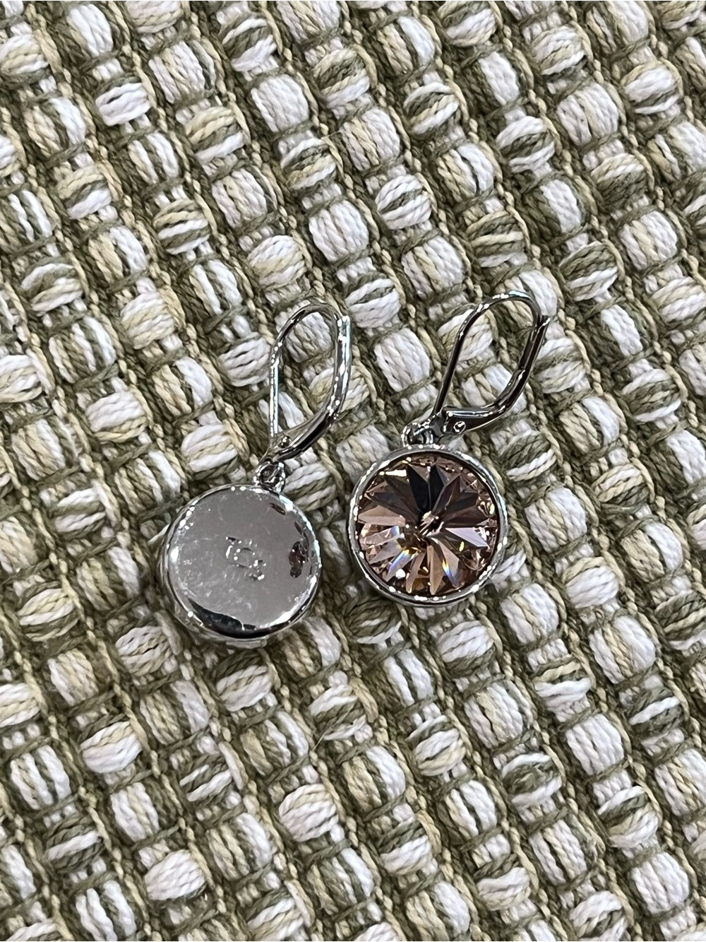 🔥Sale🔥Touchstone by Swarovski Light Pink Lulu faceted sparkle leverback earrings - Picture 4 of 4